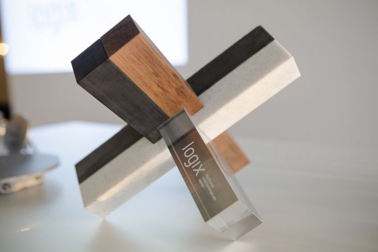 Logix-Award-Skulptur